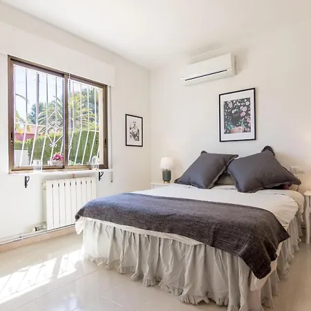 Charming One-floor With Private Pool In Balcones