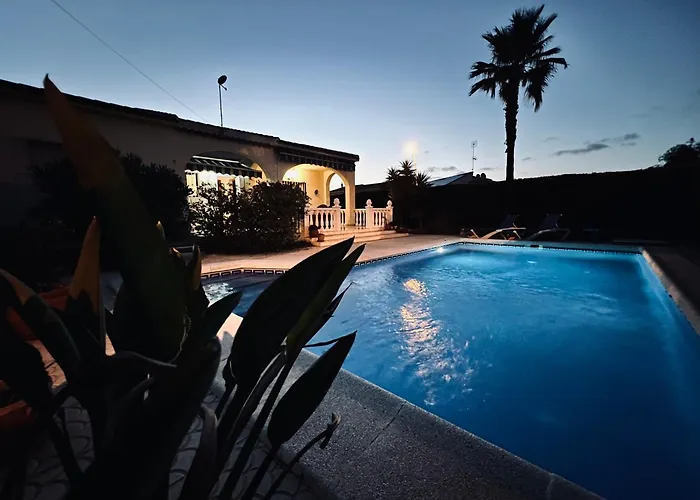 Charming One-floor With Private Pool In Balcones