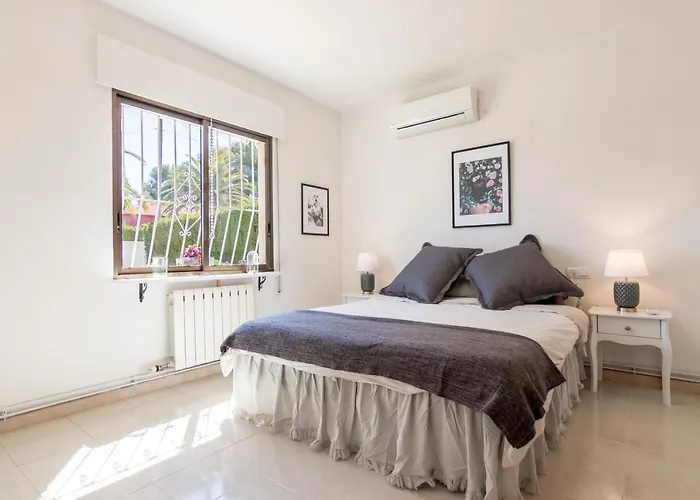 Charming One-floor With Private Pool In Balcones